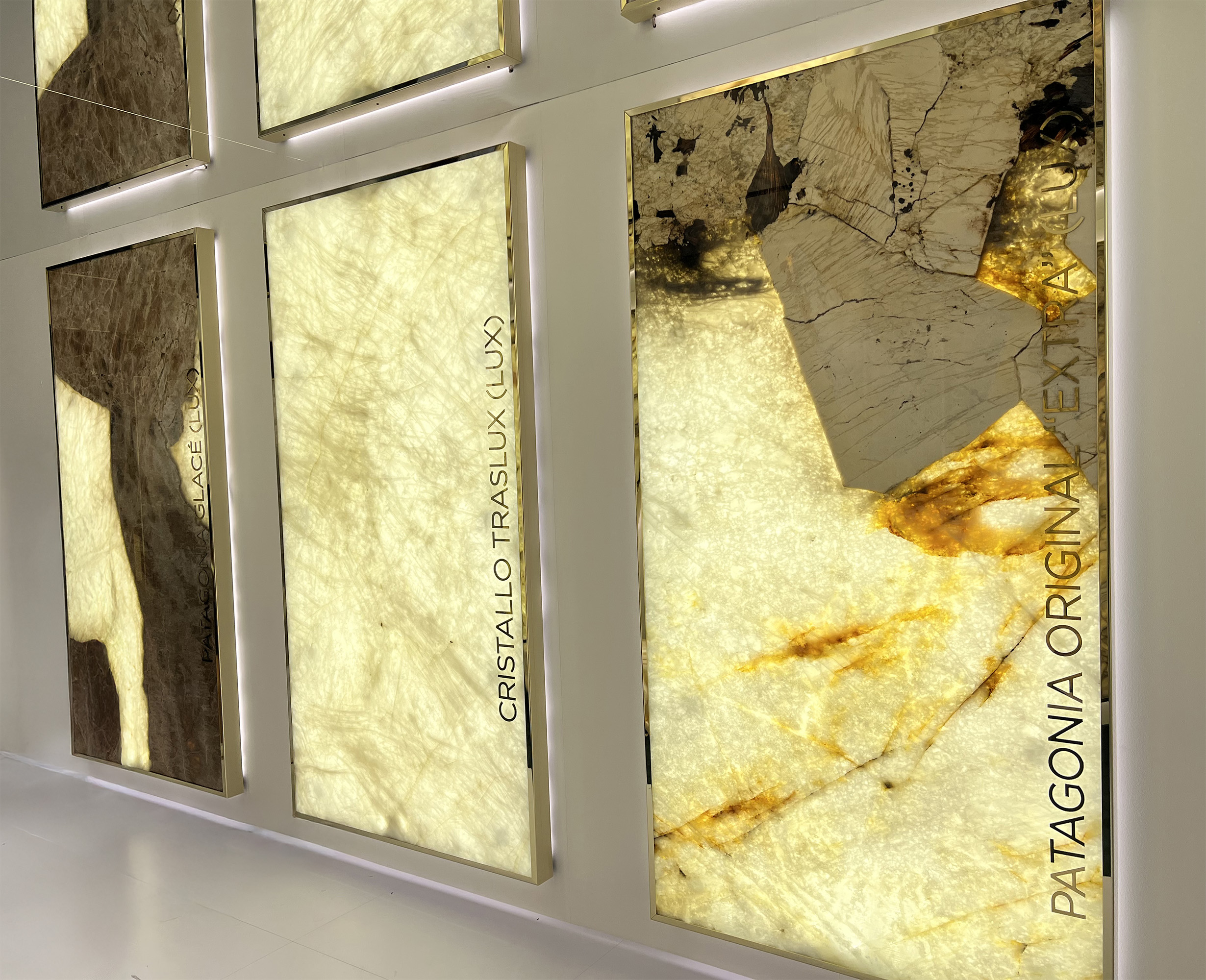 prosvícené kamenné obklady z přírodního kamene