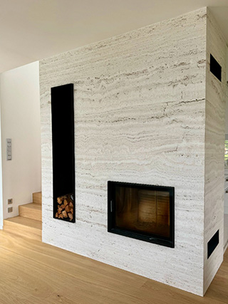 Kamenný obklad krbu z travertinu Travertino Romano Classico