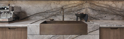 Trendy přírodního kamene pro interiérový design a architekturu 2025 - zemité tóny