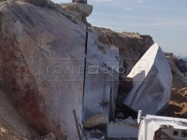 Těžba přírodního kamene Sky Gold