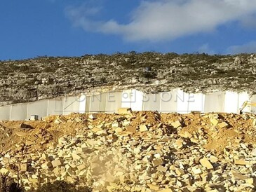 Těžba přírodního kamene WHITE QUARTZITE v Brazílii Těžba přírodního kamene WHITE QUARTZITE v Brazílii