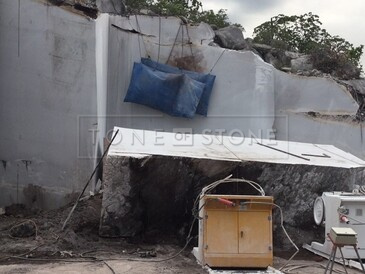 Těžba přírodního kamene - kvarcit MERIDIAN BLUE z Brazílie