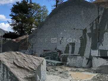 Těžba přírodního kamene Verde Salvan Těžba přírodního kamene Verde Salvan