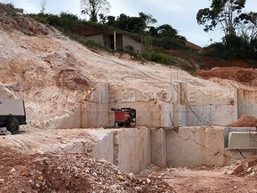 Těžba kamene Diamond White. Zakázkové kamenictví TONE OF STONE