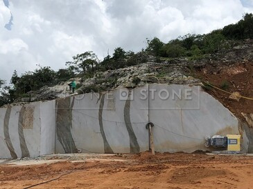 Těžba přírodního kamene - kvarcit MADREPEROLA, původ Brazílie, zakázkové kamenictví TONE OF STONE