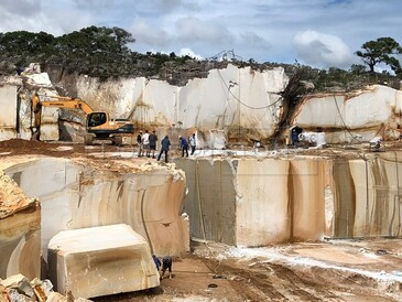 Těžba kvarcitu White Macaubas