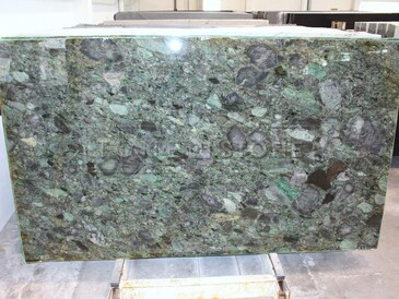 Kamenná deska přírodního kamene Emerald Marinace v zeleném odstínu