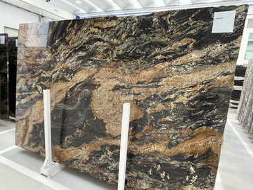 Deska přírodního kamene Magma Gold. Zakázkové kamenictví TONE OF STONE.