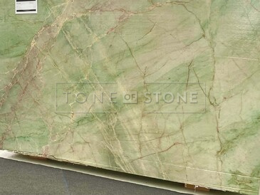 Velkoformátová deska - kvarcit JADORE, zakázkové kamenictví TONE OF STONE
