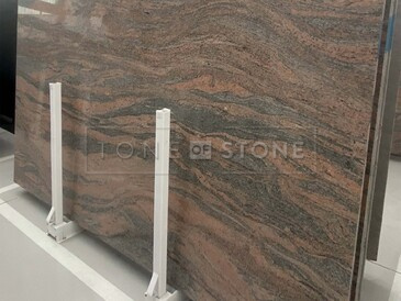 Žulová deska přírodního kamene Indian Juparanà v zemitých tónech Žulová deska přírodního kamene Indian Juparanà v zemitých tónech