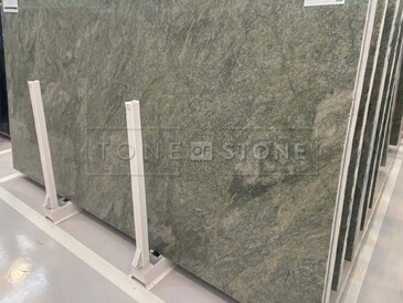 Velkoformátový přírodní kámen - exotická žula COSTA SMERALDA, zakázkové kamenictví TONE OF STONE