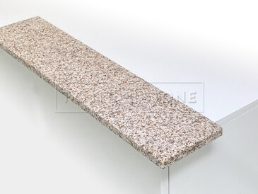 Žula PADANG YELLOW LESK - zrnitý přírodní kámen se světlými tóny. Díky svým technickým vlastnostem je pro výrobu parapetů ideální, vhodný pro výrobu interiérových i exteriérových parapetů.
