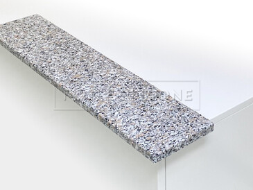 Žula ROSA BETA LESK - přírodní kámen, jehož design se vyznačuje světlým zbarvením a výraznou zrnitostí. Ideální na výrobu interiérových i exteriérových parapetů.