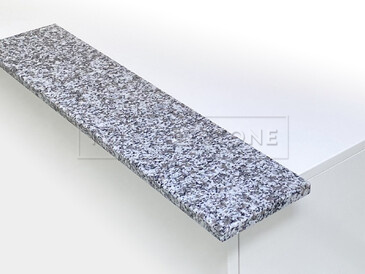 Žula TARN - přírodní kámen se zajímavou texturou a výraznou zrnitostí. Používá se pro výrobu parapetů do interiérů i exteriérů.  