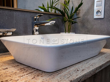 Koupelnová deska z přírodního kamene - exotická žula SHIVAKASHI, zakázková výroba TONE OF STONE.   