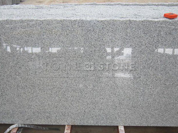 Šedá kamenná deska - žula Padang Crystal v leštěné povrchové úpravě