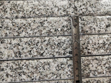 Žulové desky Padang Crystal v šedé barvě o síle 3 cm Žulové desky Padang Crystal v šedé barvě o síle 3 cm