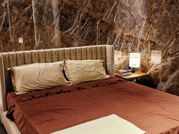 Obklad stěny s použitím mramoru Emperador Brown. Zakázkové kamenictví TONE OF STONE Obklad stěny s použitím mramoru Emperador Brown. Zakázkové kamenictví TONE OF STONE