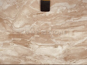 Deska mramoru Daino. Zakázkové kamenictví TONE OF STONE.