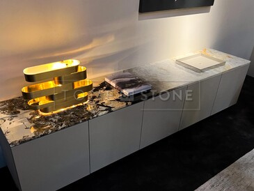 Exkluzivní komoda s přírodním kamenem Patagonia. Zakázkové kamenictví TONE OF STONE.