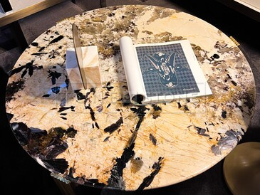 Konferenční stůl z přírodního kamene Patagonia. Zakázkové kamenictví TONE OF STONE.