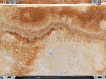 Přírodní kámen Onyx Honey. Zakázkové kamenictví TONE OF STONE.