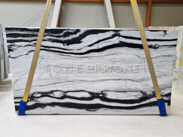 Přírodní mramor Panda White. Zakázkové kamenictví TONE OF STONE. Přírodní mramor Panda White. Zakázkové kamenictví TONE OF STONE.