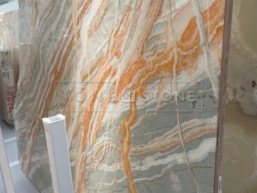 Onyx Van Gogh - velkoformátová deska přírodního kamene, vhodná pro podsvícení. Zakázkové kamenictví TONE OF STONE.