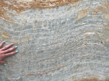 Elegantní onyx Onice Blu. Zakázkové kamenictví TONE OF STONE.