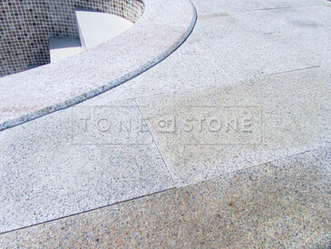 Archivní fotografie - OBKLAD BAZÉNU PŘÍRODNÍM KAMENEM. Zakázkové kamenictví TONE OF STONE.