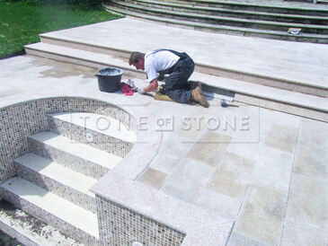 Archivní fotografie - OBKLAD BAZÉNU PŘÍRODNÍM KAMENEM. Zakázkové kamenictví TONE OF STONE.
