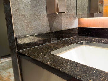 Přírodní kámen Star Galaxy pro CineStar České Budějovice Čtyři Dvory. Zakázkové kamenictví TONE OF STONE