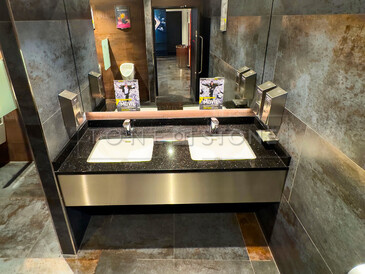 Umyvadlová deska z přírodního kamene Star Galaxy pro interiér CineStar České Budějovice Čtyři Dvory. Zakázkové kamenictví TONE OF STONE Umyvadlová deska z přírodního kamene Star Galaxy pro interiér CineStar České Budějovice Čtyři Dvory. Zakázkové kamenictví TONE OF STONE