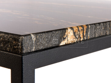 Detail realizace stolu z přírodního kamene Black Fusion. Zakázkové kamenictví TONE OF STONE.