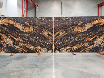 Bookmatch nebo takzvaná skladba do knihy přírodního kamene Magma Gold. Zakázkové kamenictví TONE OF STONE.