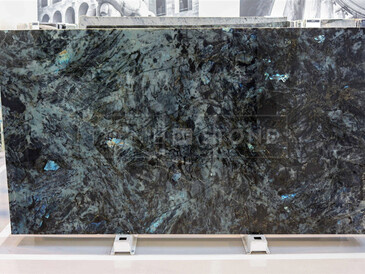 Kliknutím zvětšíte Katalog - Labradorite Lemurian Blue