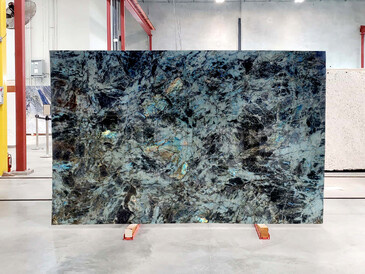 Kliknutím zvětšíte Katalog - Labradorite Lemurian Blue