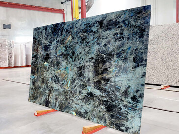 Kliknutím zvětšíte Katalog - Labradorite Lemurian Blue