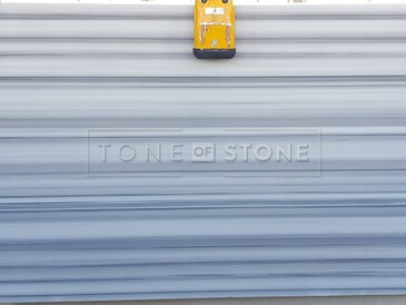 Přírodní mramor Striato Olimpo v modrých tónech. Zakázkové kamenictví TONE OF STONE