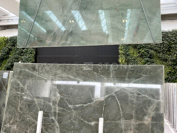 Velkoformátová deska - přírodní kámen, kvarcit JADORE, zakázkové kamenictví TONE OF STONE