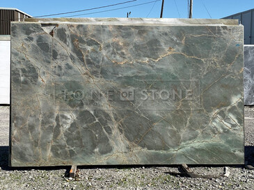 Zelený přírodní kámen, kvarcit JADORE, zakázkové kamenictví TONE OF STONE Zelený přírodní kámen, kvarcit JADORE, zakázkové kamenictví TONE OF STONE