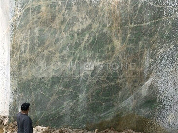 Těžba přírodního kamene - kvarcit JADORE, země původu Brazílie. Velkoformátové desky, kamenictví TONE OF STONE   