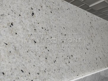 Detail kamene Perfect White. Zakázkové kamenictví TONE OF STONE.