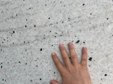 Detail kamene Perfect White. Zakázkové kamenictví TONE OF STONE.