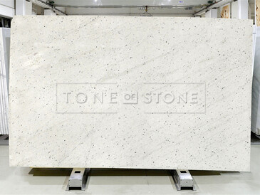 Deska žuly Perfect White. Zakázkové kamenictví TONE OF STONE.