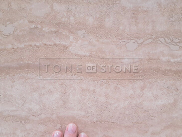 Kamenná deska Travertino Navona - plněná cementovým tmelem - detail kresby Kamenná deska Travertino Navona - plněná cementovým tmelem - detail kresby