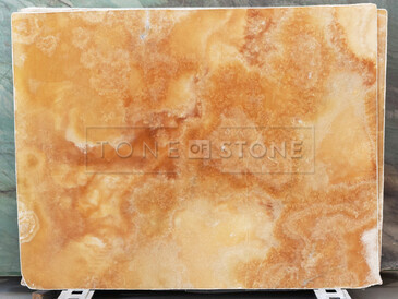 Přírodní kámen Onice Honey. Kamenictví TONE OF STONE.
