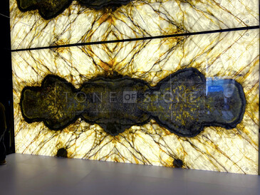 Podsvícený kvarcit. Autor fotografie - zakázkové kamenictví TONE OF STONE.