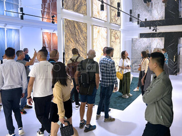 Návštěvníci si prošli téměř 80 000 m2 expozic přírodního kamene. Autor fotografie - zakázkové kamenictví TONE OF STONE. Návštěvníci si prošli téměř 80 000 m2 expozic přírodního kamene. Autor fotografie - zakázkové kamenictví TONE OF STONE.