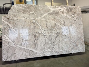 Deska z přírodního kamene Fior di Pesco. Zakázkové kamenictví TONE OF STONE Deska z přírodního kamene Fior di Pesco. Zakázkové kamenictví TONE OF STONE